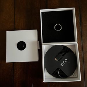 Oura Smart Ring Gen 3 - Size 7 Silver Heritage with Charger